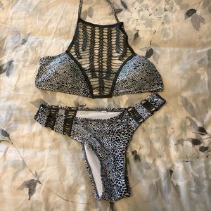 HP Spotted High-Neck Bikini